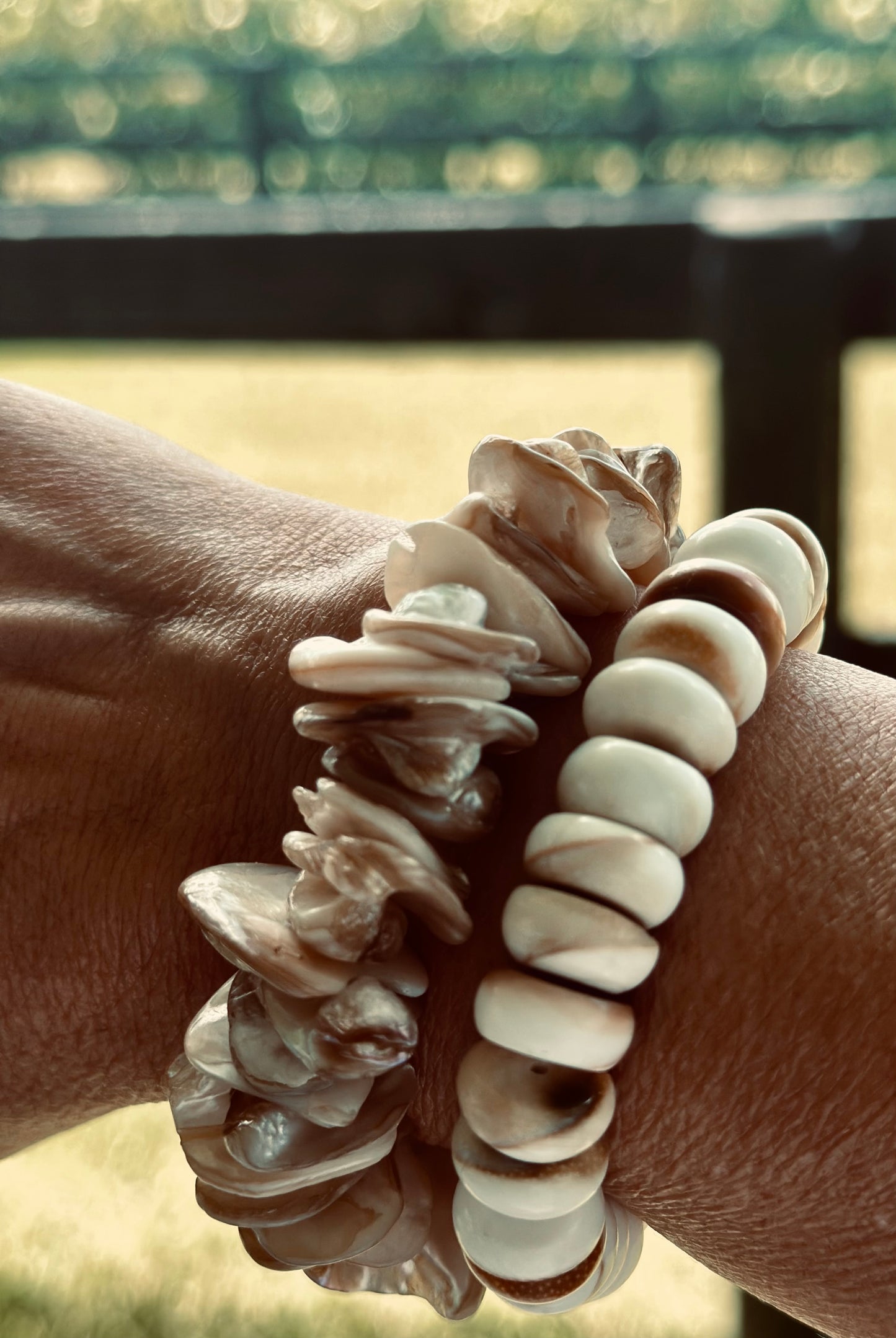 A- Pulseras de MadrePerla & Coral blanco