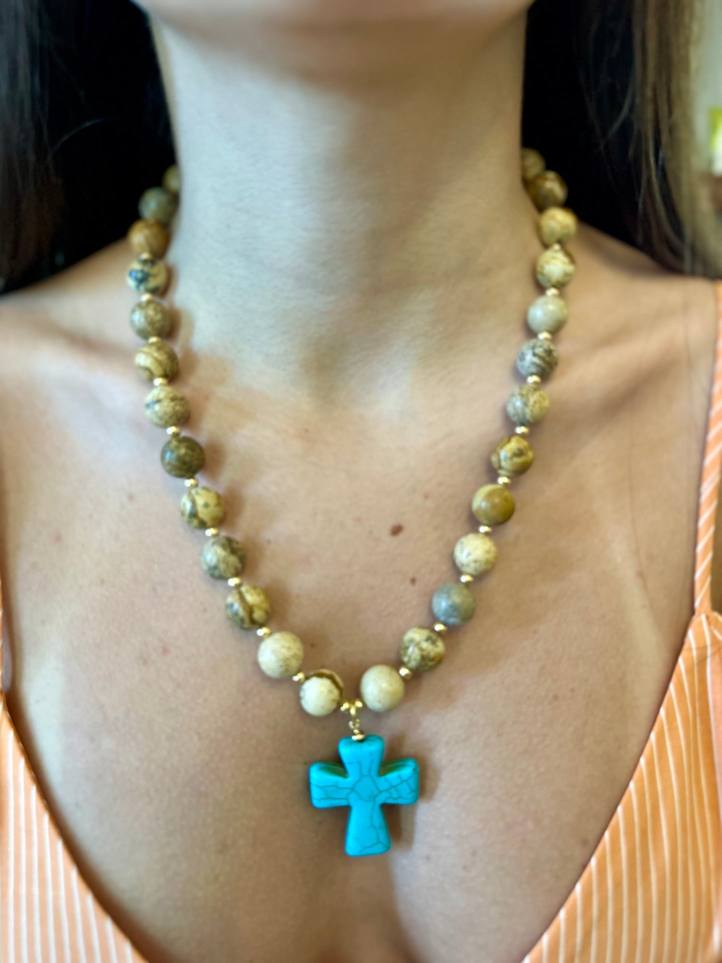 Collar de Piedras Naturales y Cruz Turquesa