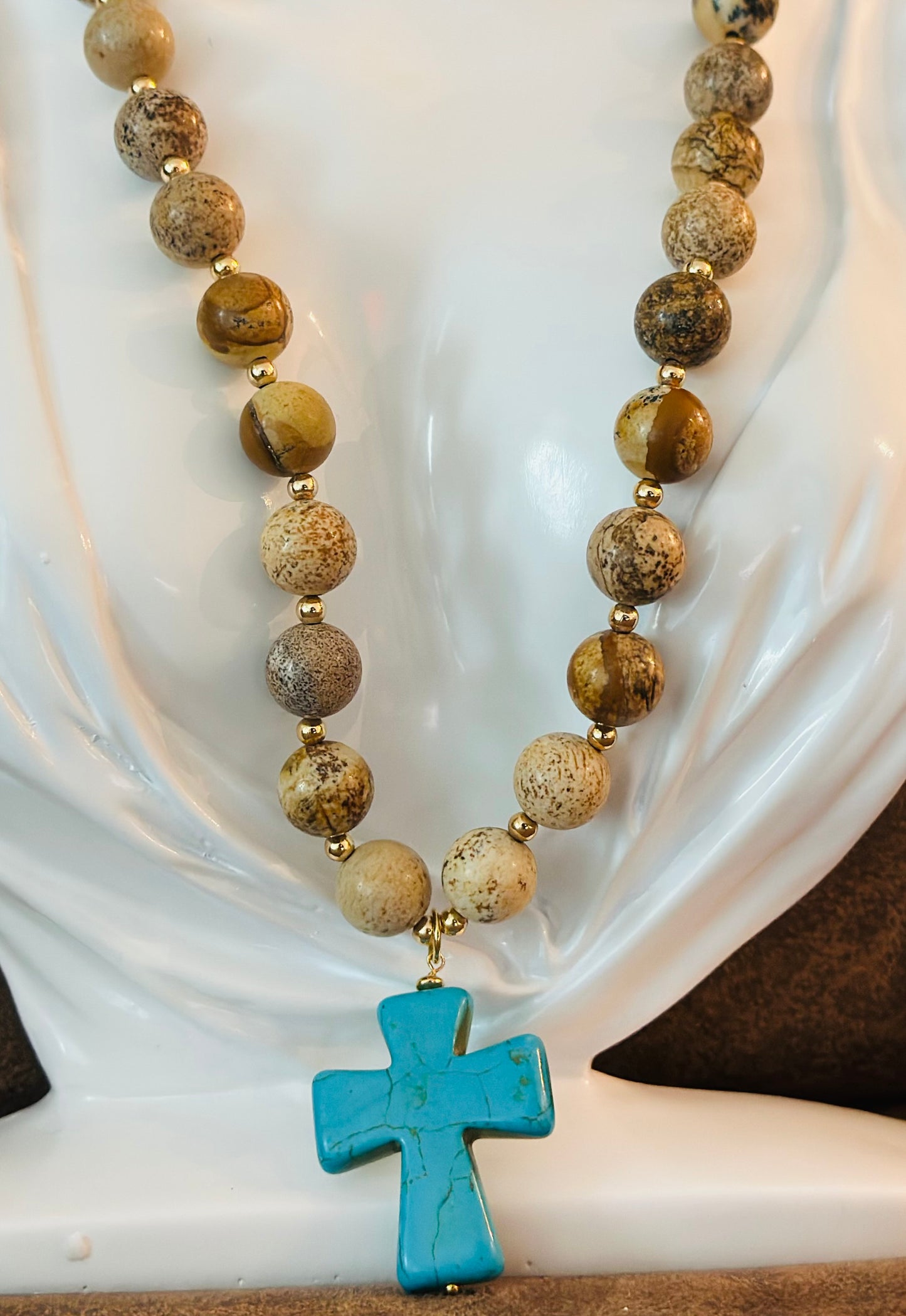 Collar de Piedras Naturales y Cruz Turquesa