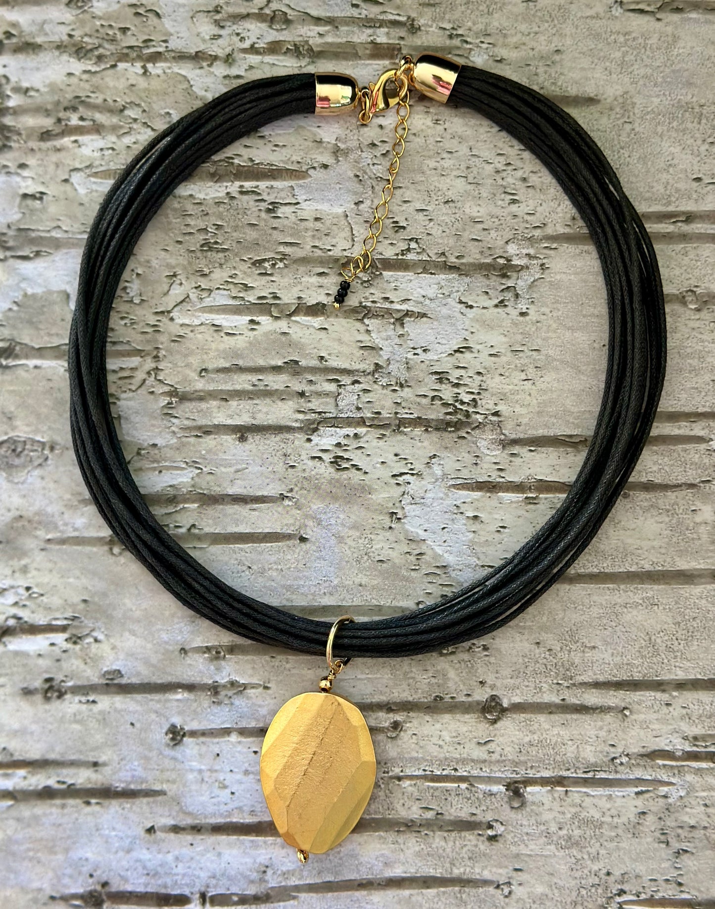 X- Collar en mecatillo negro