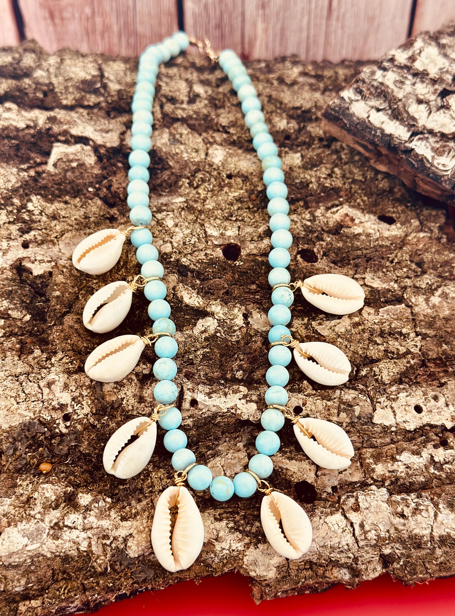 A- Collar Turquesa con Caracoles