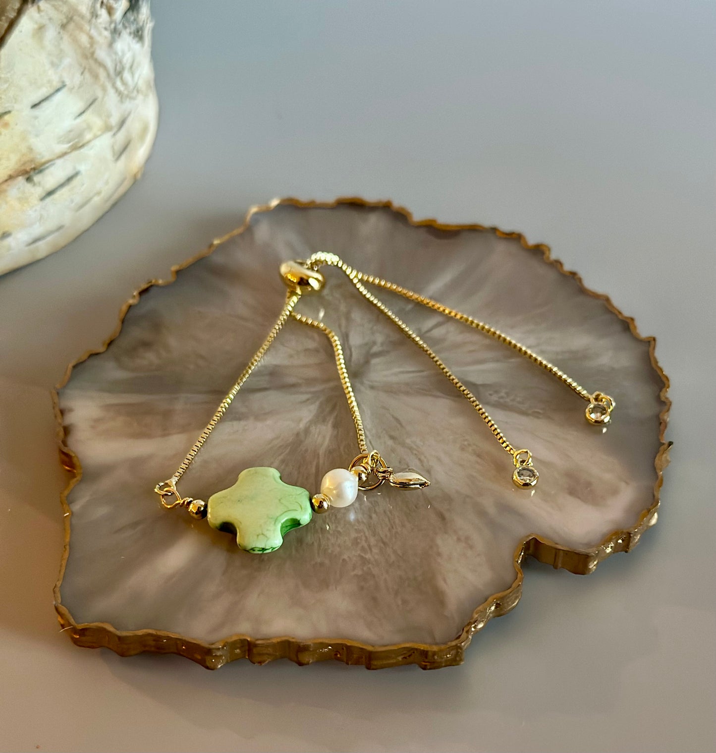 Pulseras en cadena con dijes de Cruz