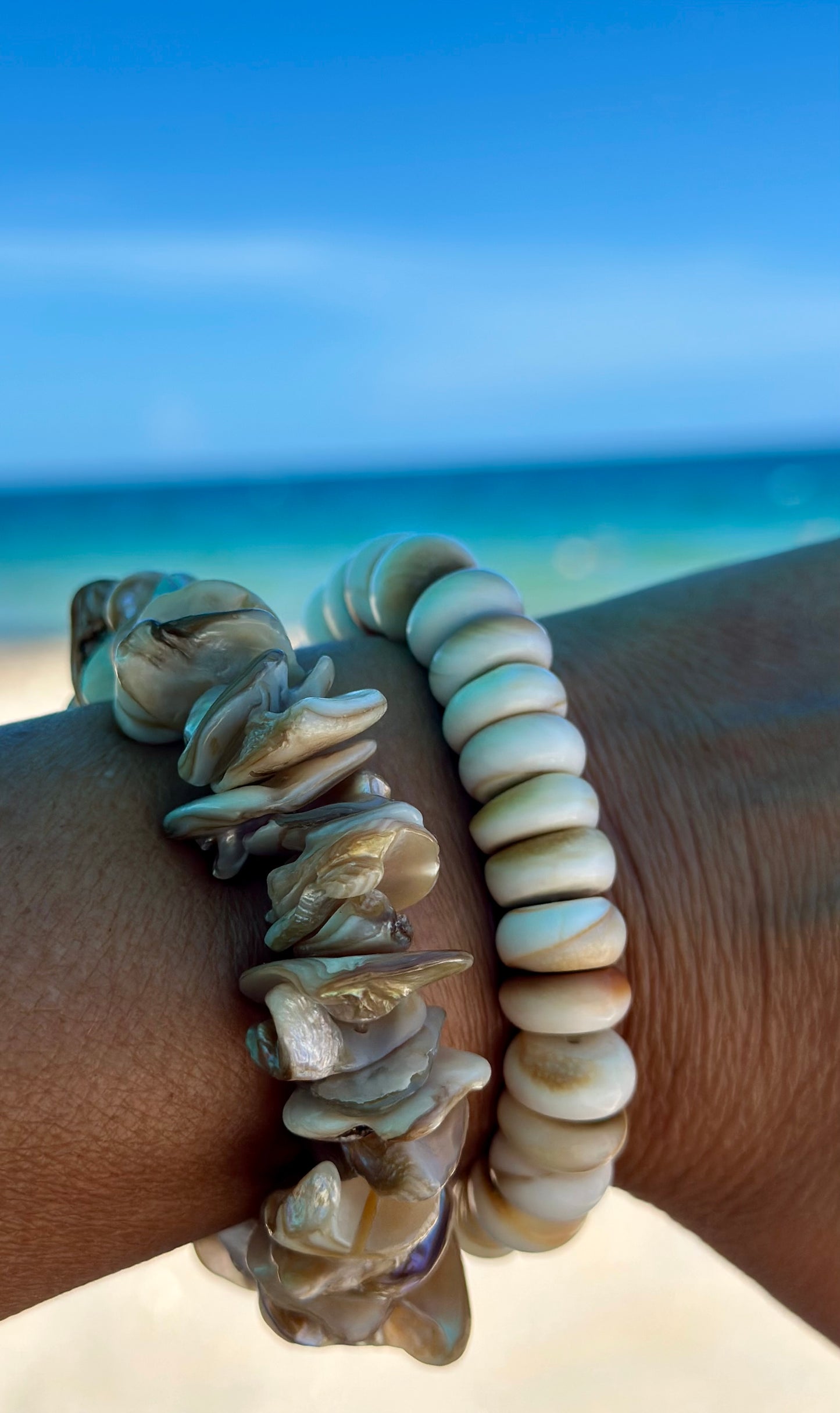 A- Pulseras de MadrePerla & Coral blanco