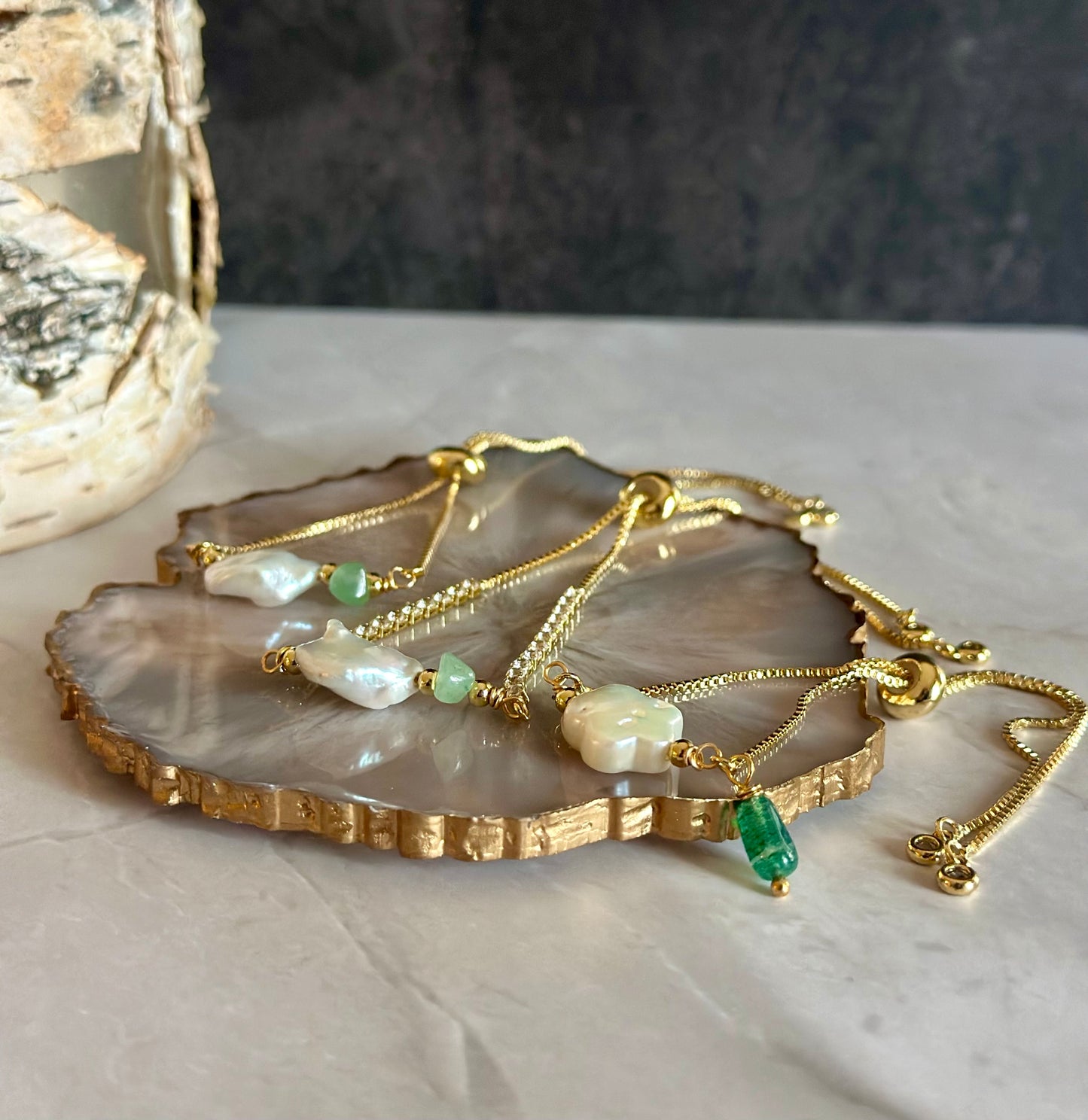Pulseras en cadena con dijes de Perlas naturales