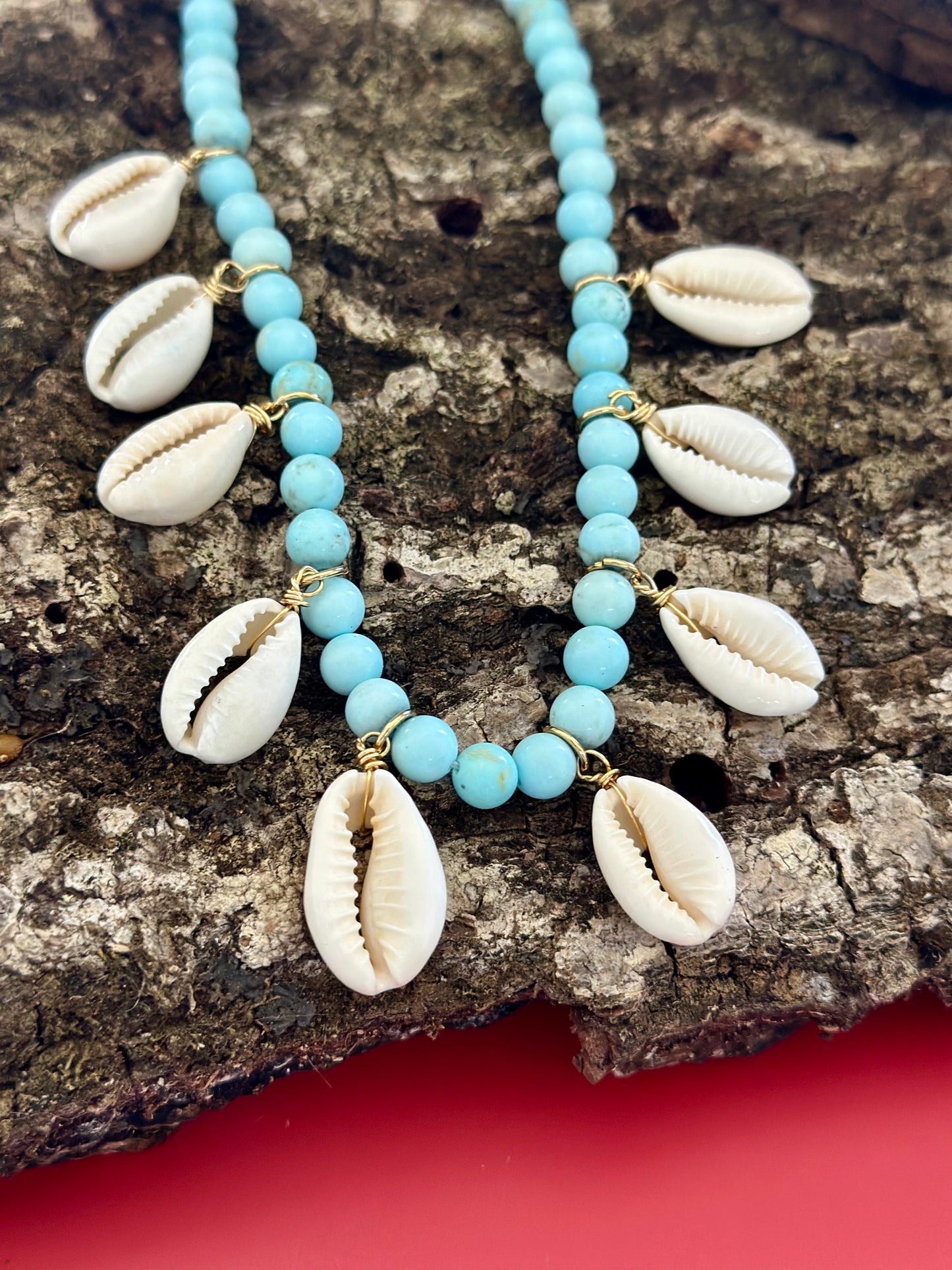 A- Collar Turquesa con Caracoles