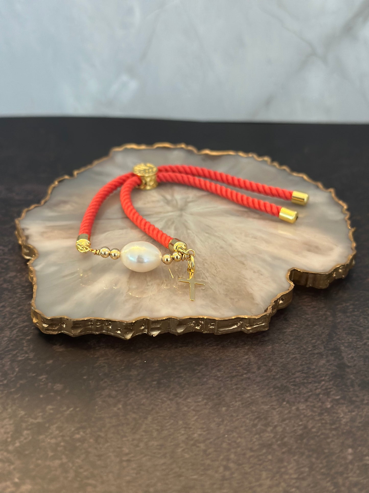 Pulseras en cordón/coral con perlas naturales y concha