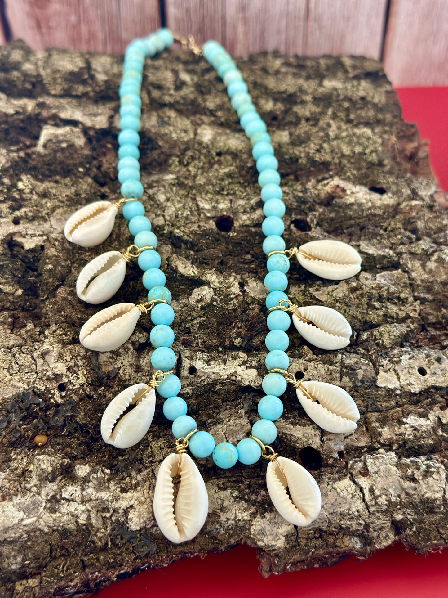 A- Collar Turquesa con Caracoles