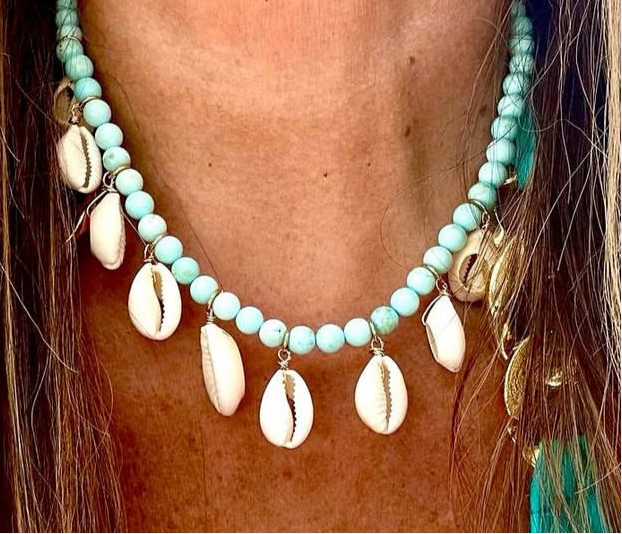 A- Collar Turquesa con Caracoles