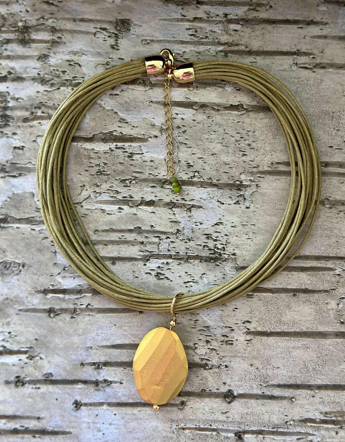 X- Collar en mecatillo verde
