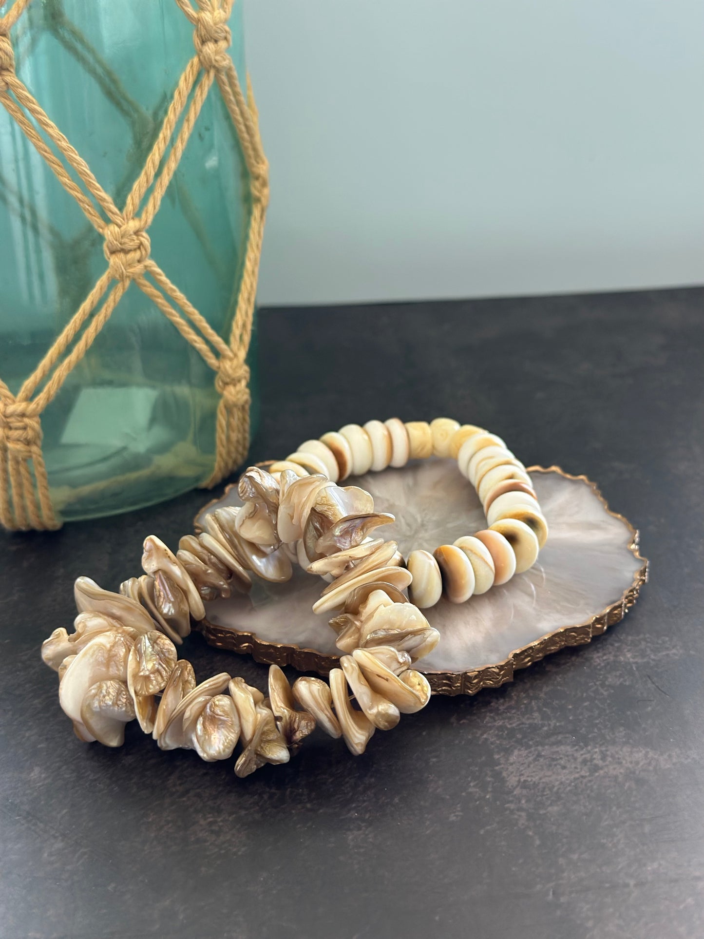 A- Pulseras de MadrePerla & Coral blanco