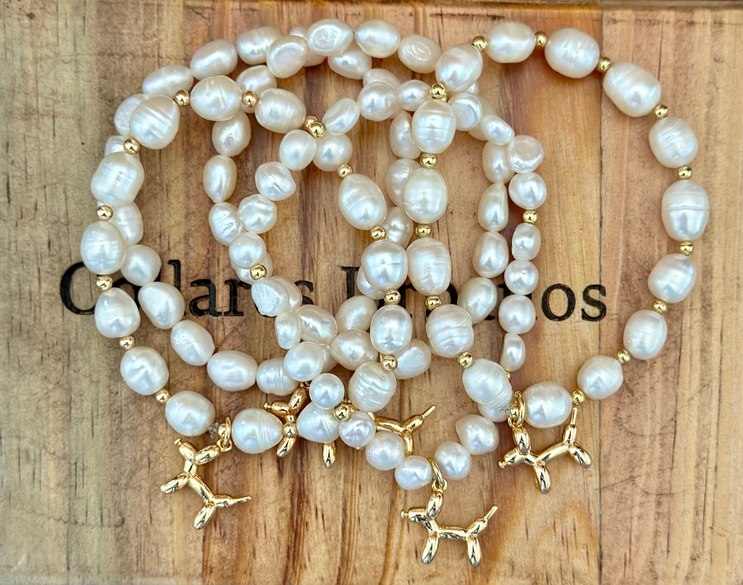 A- Pulseras de Perlas naturales y dije Canino ๐พ๐ถ