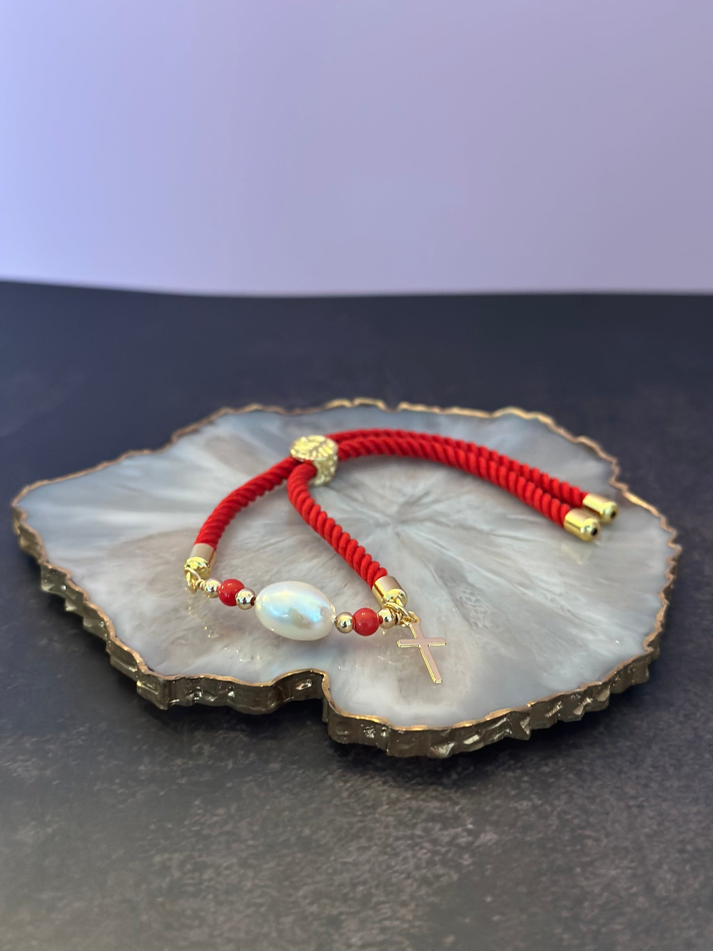 Pulseras en cordón rojo con perla natural