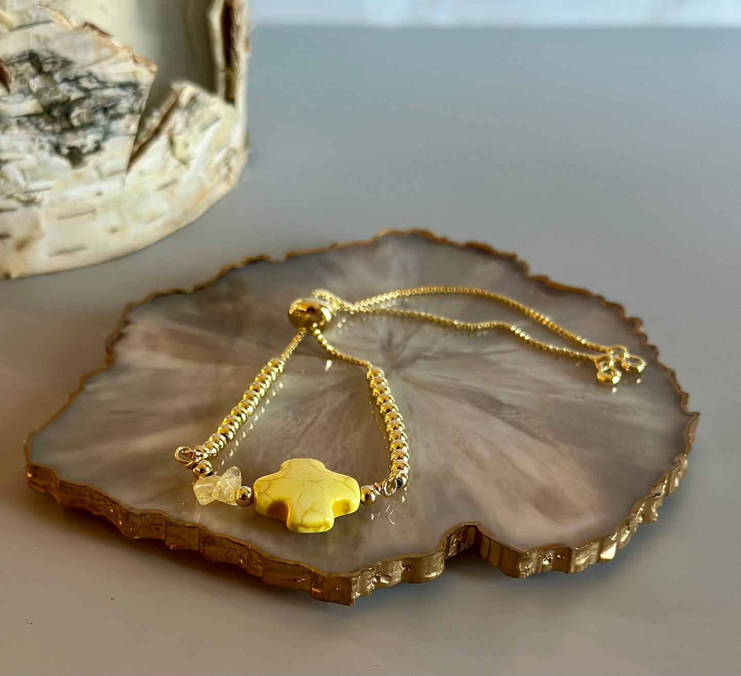 Pulseras en cadena con dijes de Cruz