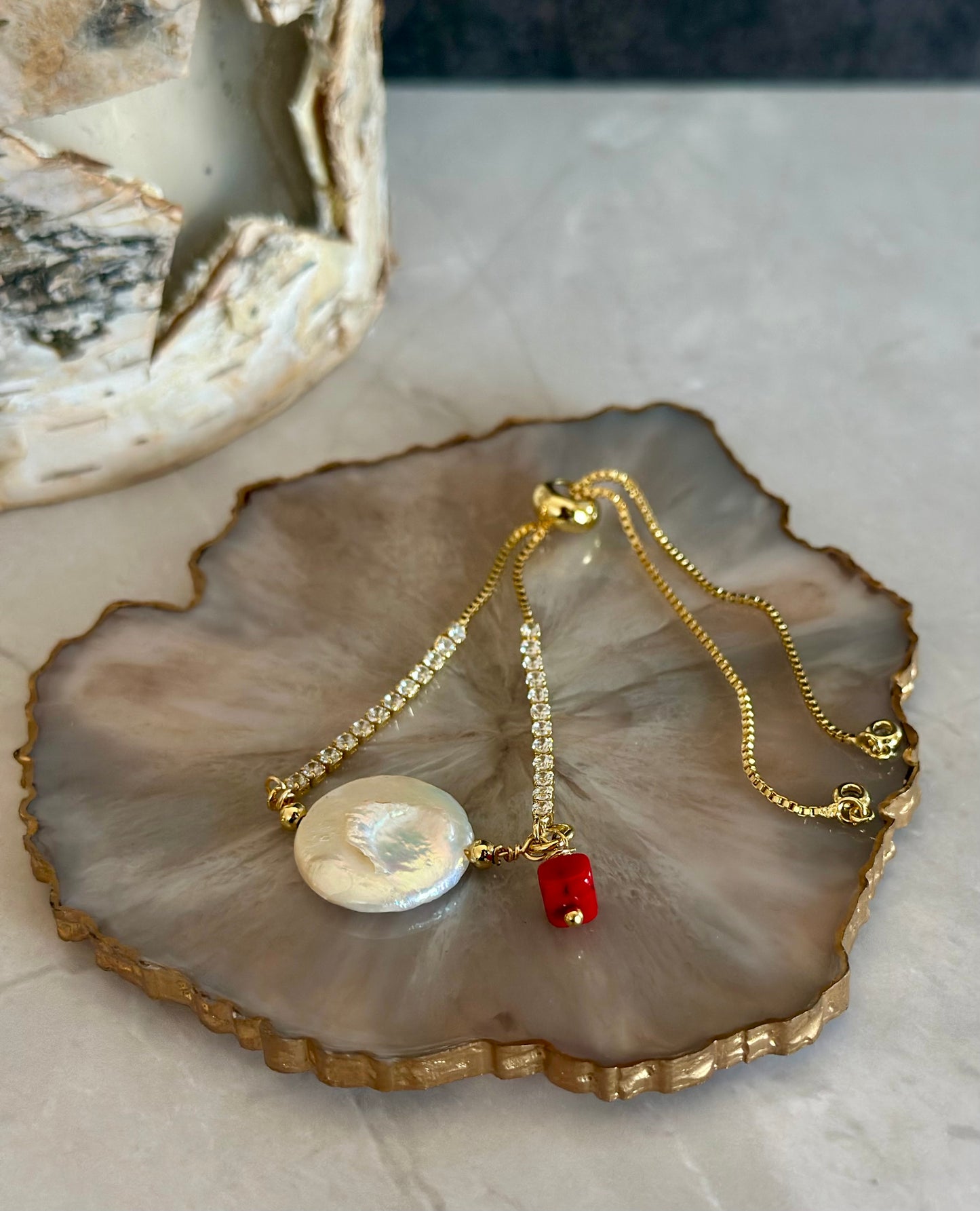 Pulseras en cadena con dije de Perla y coral