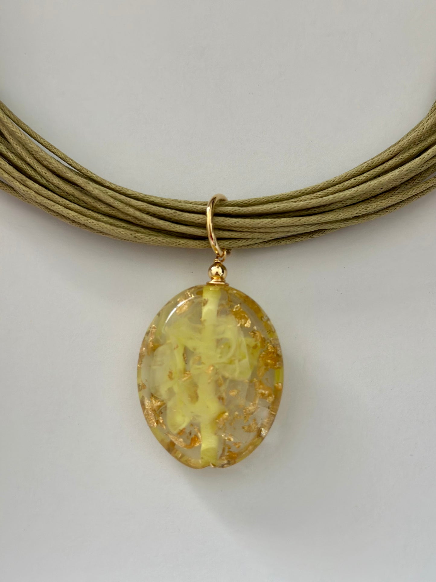 A- Collar mecatillo verde