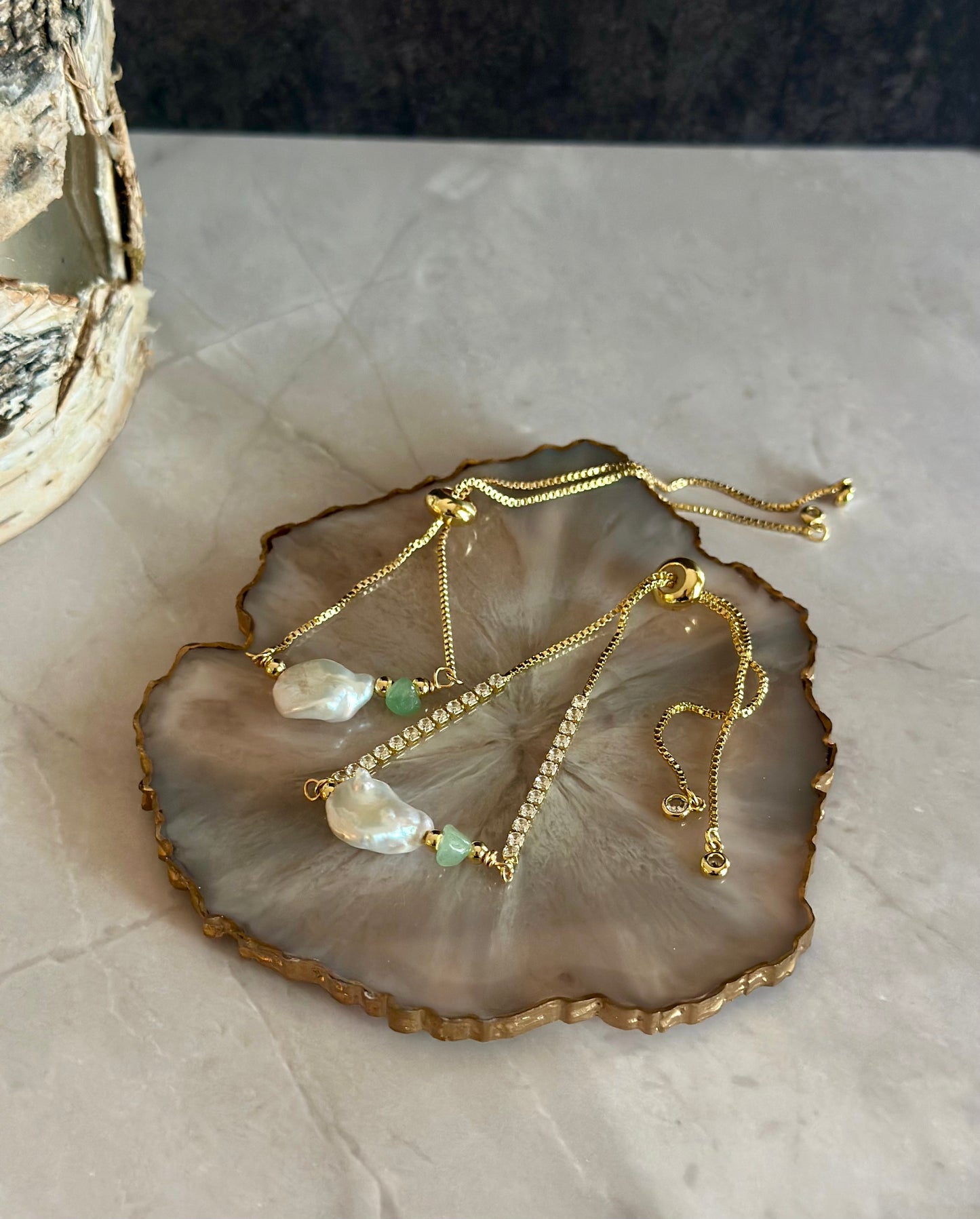 Pulseras en cadena con dijes de Perlas naturales