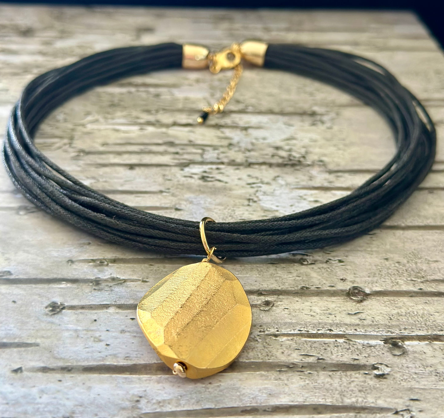 X- Collar en mecatillo negro