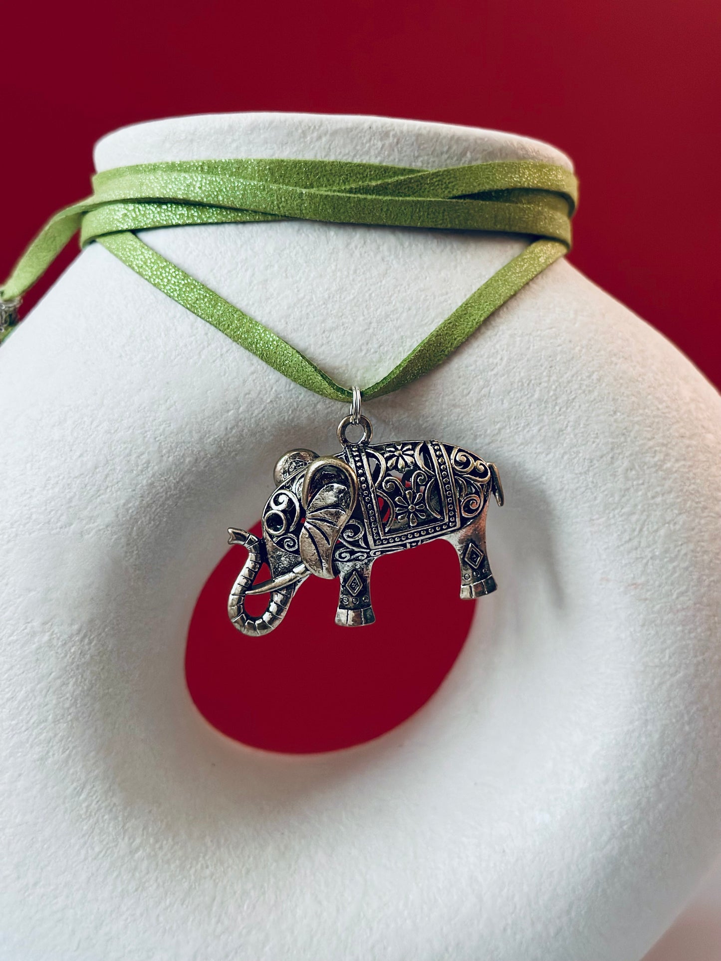 Collares de Cuero / dije Elefante π