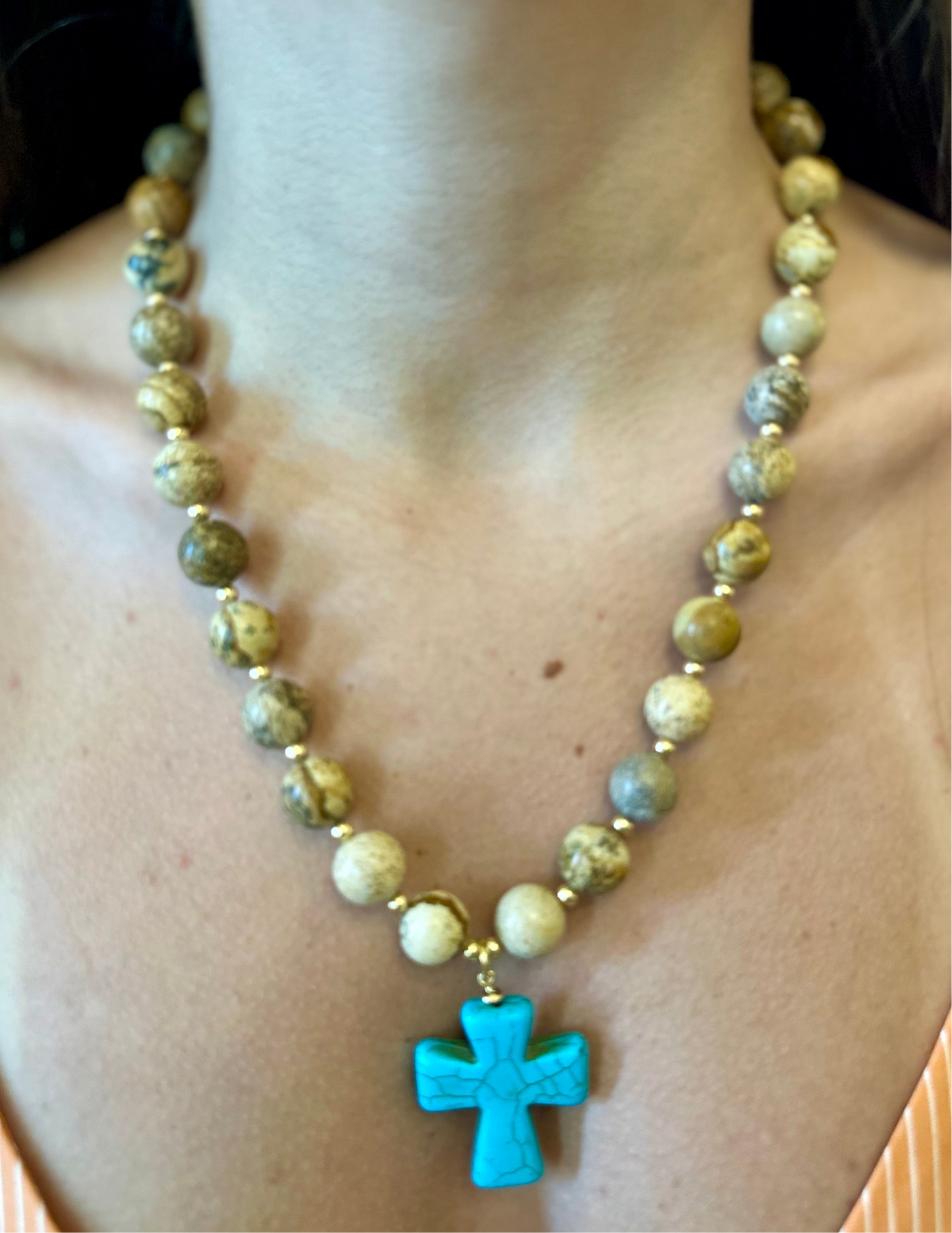 Collar de Piedras Naturales y Cruz Turquesa