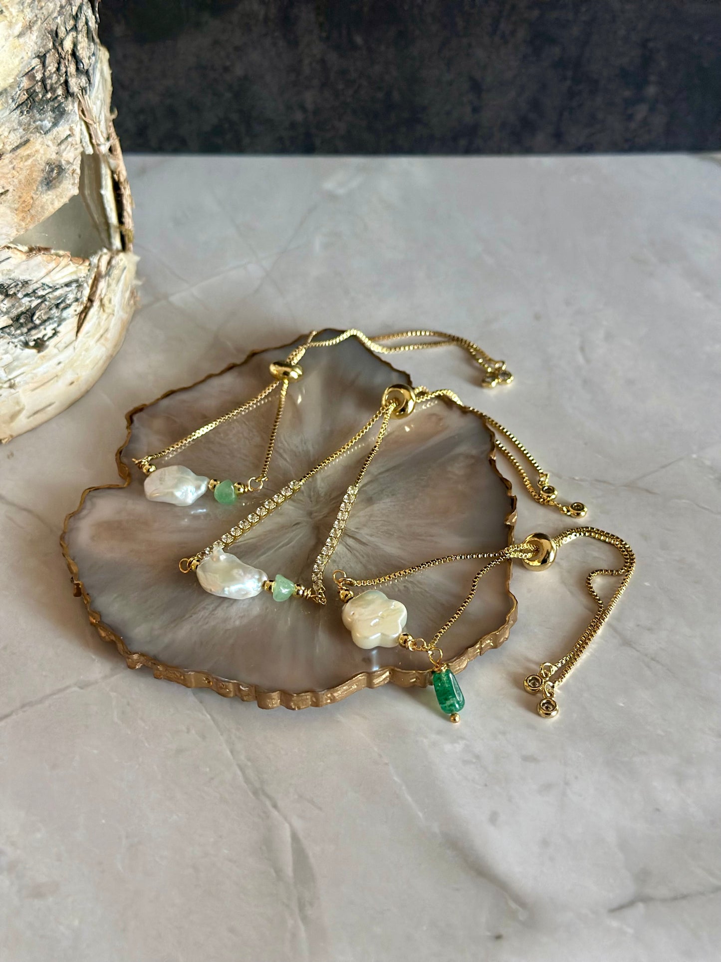 Pulseras en cadena con dijes de Perlas naturales