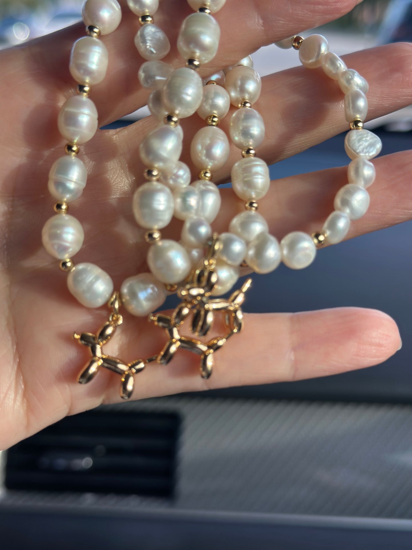 A- Pulseras de Perlas naturales y dije Canino ๐พ๐ถ
