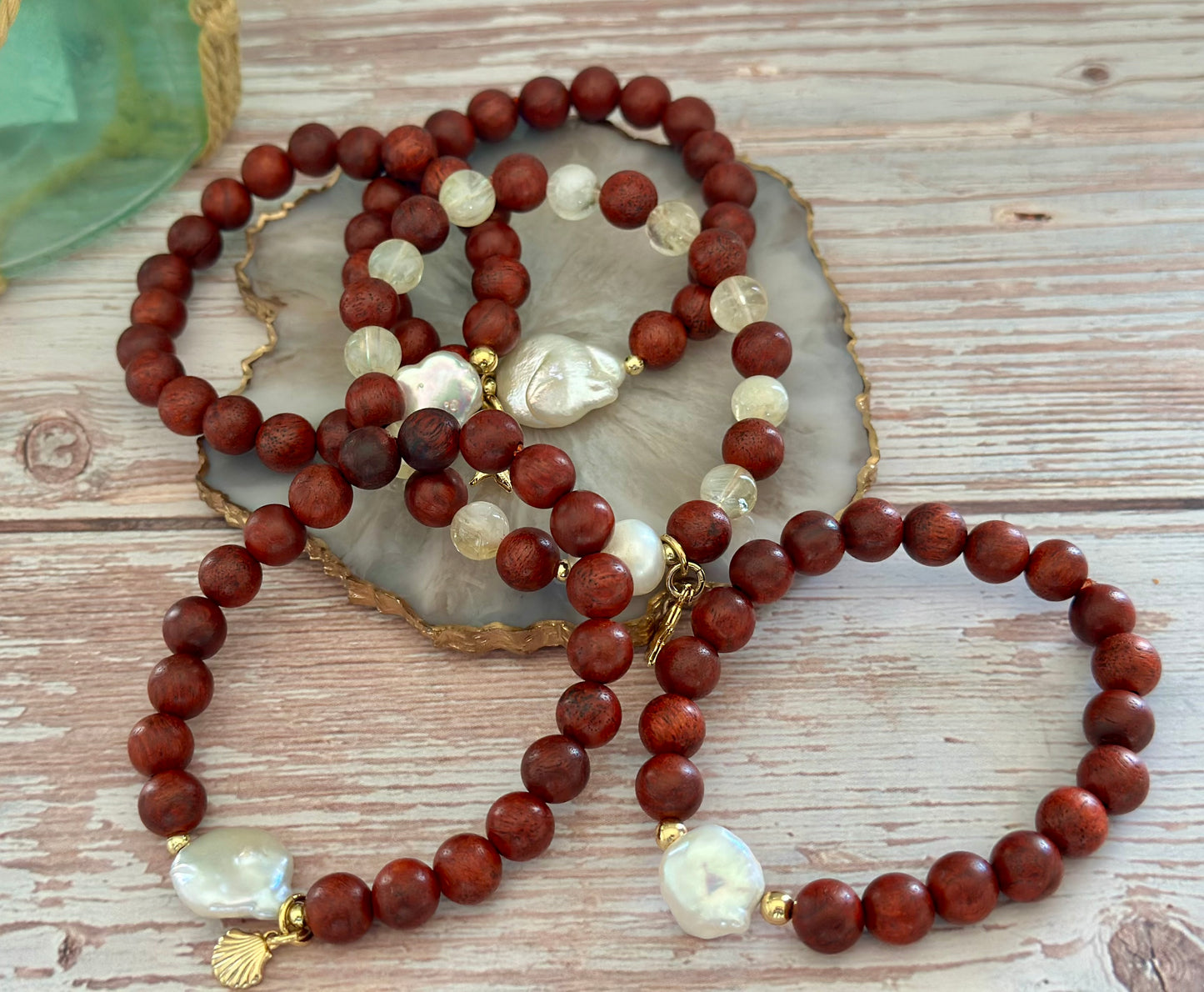 Pulseras de madera con Perla natural/Dije de Concha