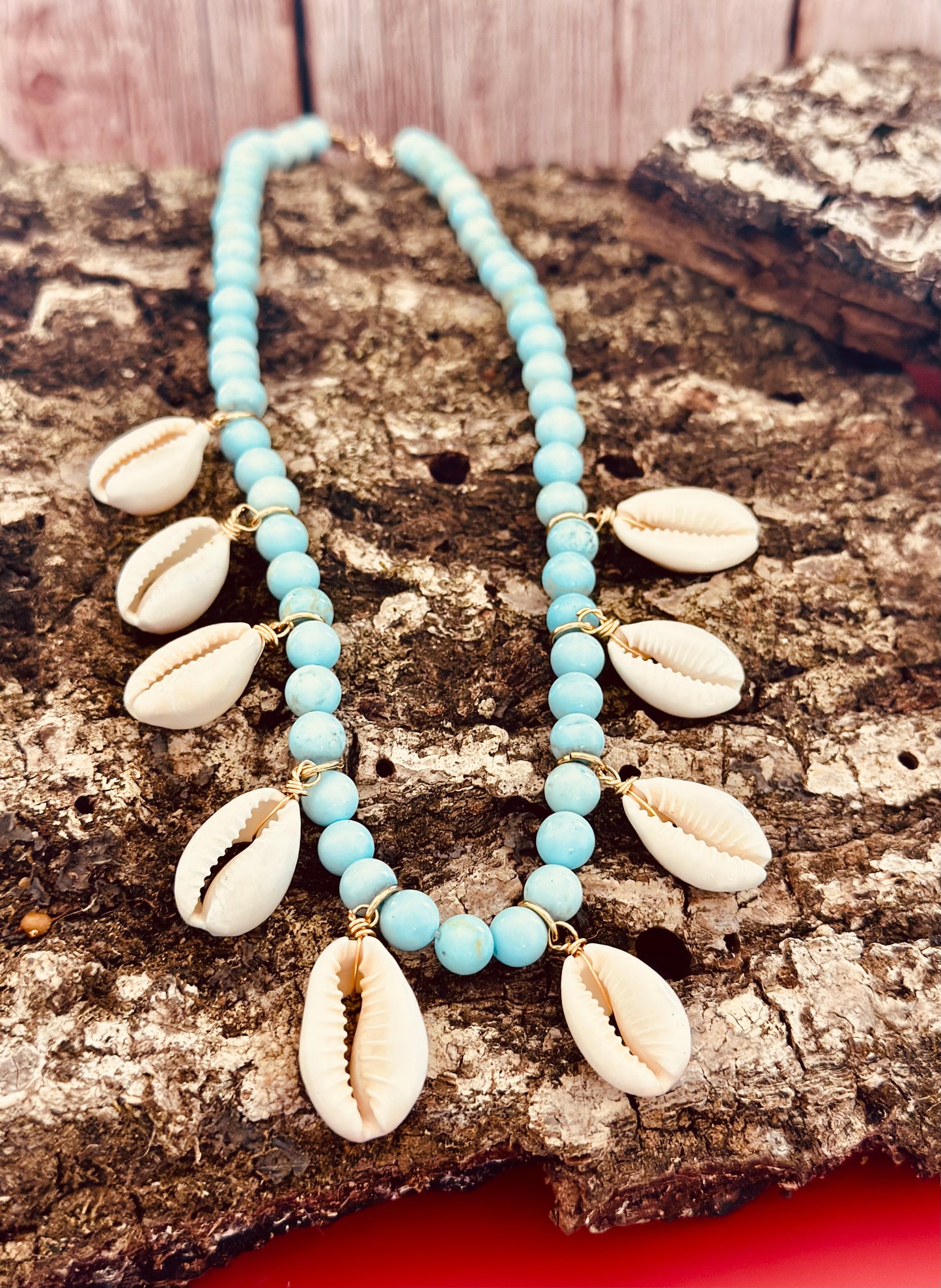 A- Collar Turquesa con Caracoles