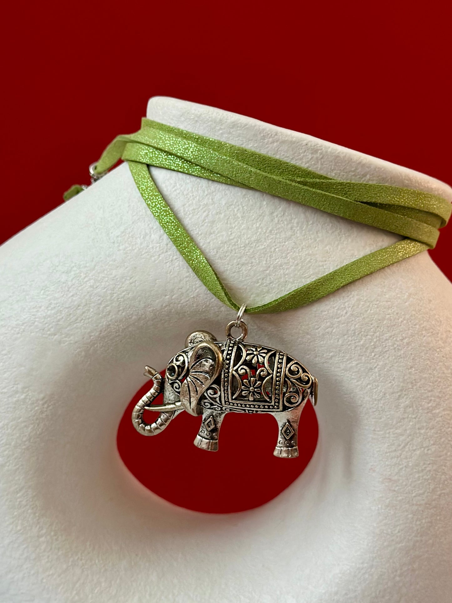 Collares de Cuero / dije Elefante π