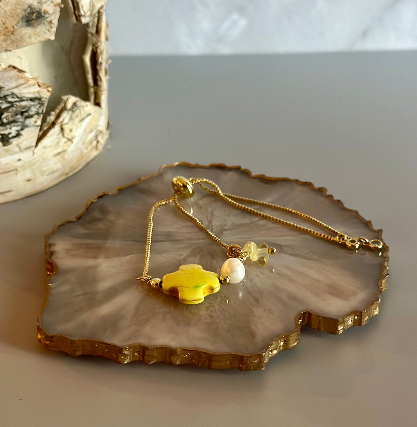 Pulseras en cadena con dijes de Cruz