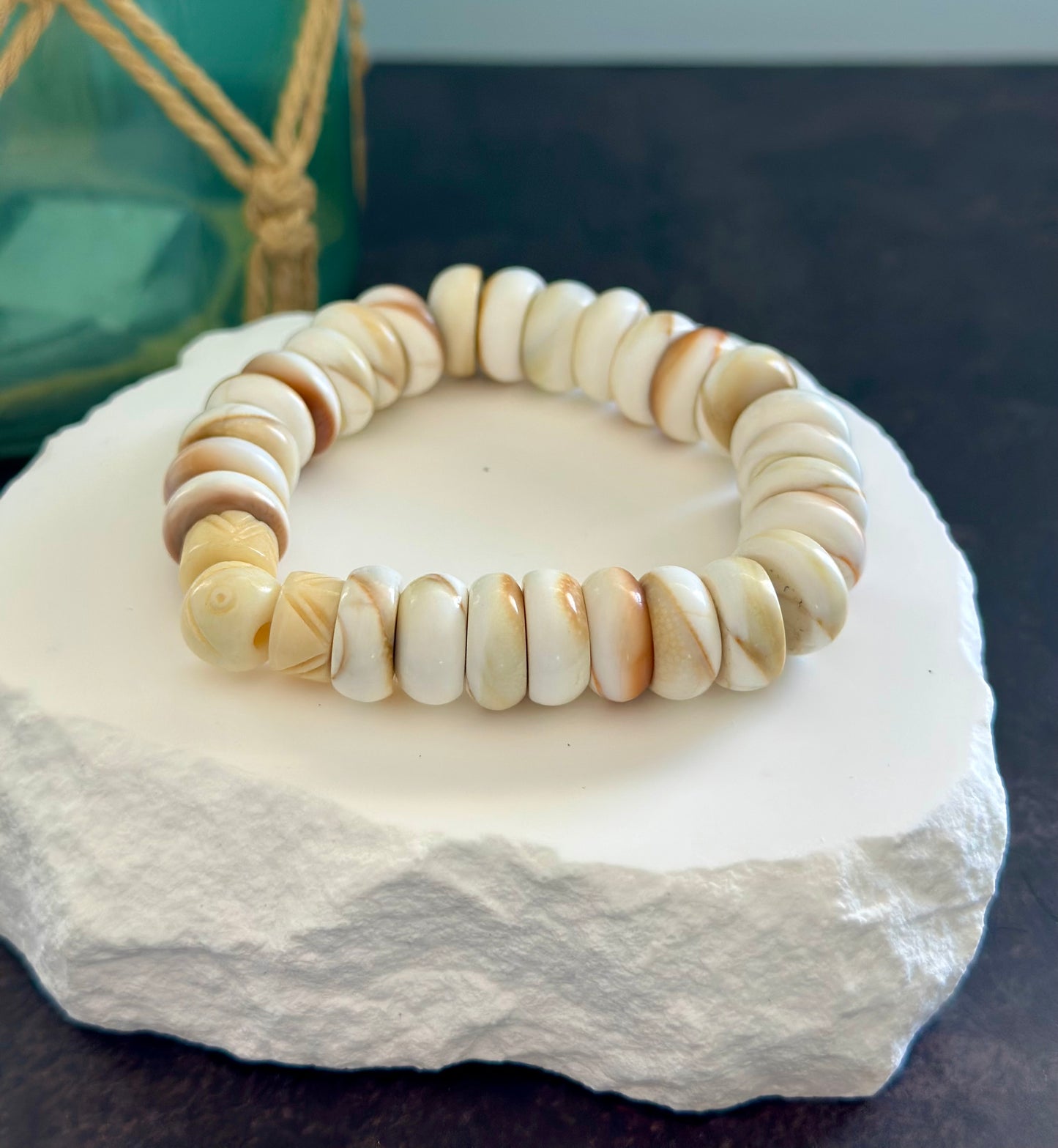 A- Pulseras de MadrePerla & Coral blanco