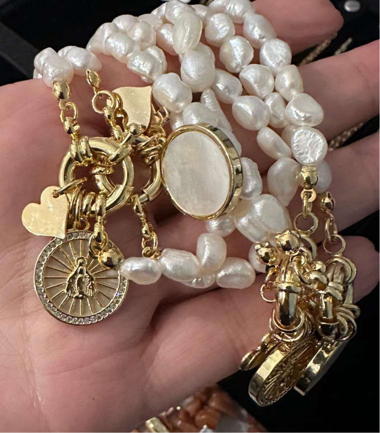 X- Collar de Perlas con dije Virgen Milagrosa