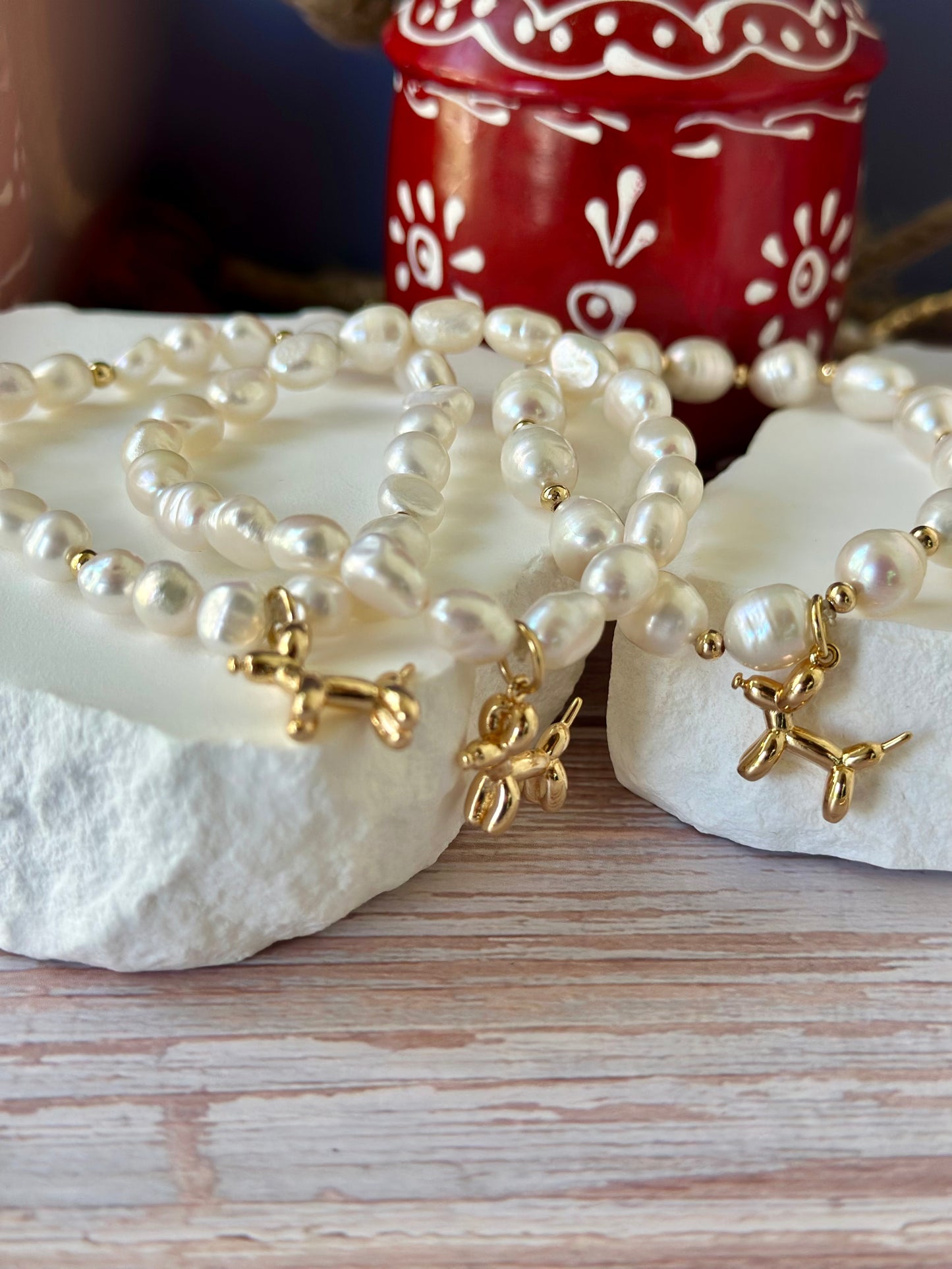 A- Pulseras de Perlas naturales y dije Canino ๐พ๐ถ