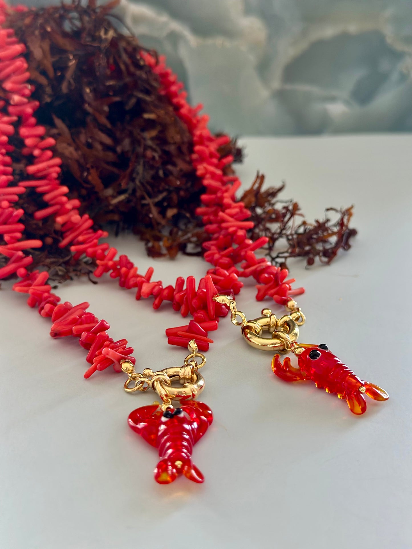 A- Collar Coral rojo con dije de Langosta en arte murano