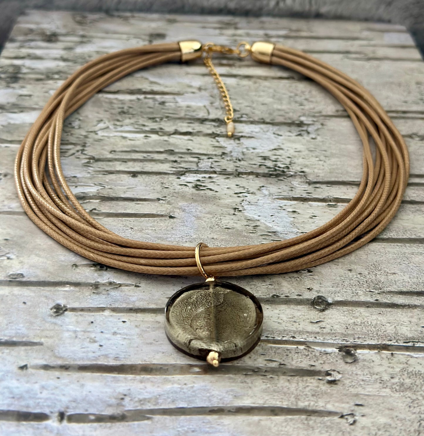 A- Collar hilos nude y murano