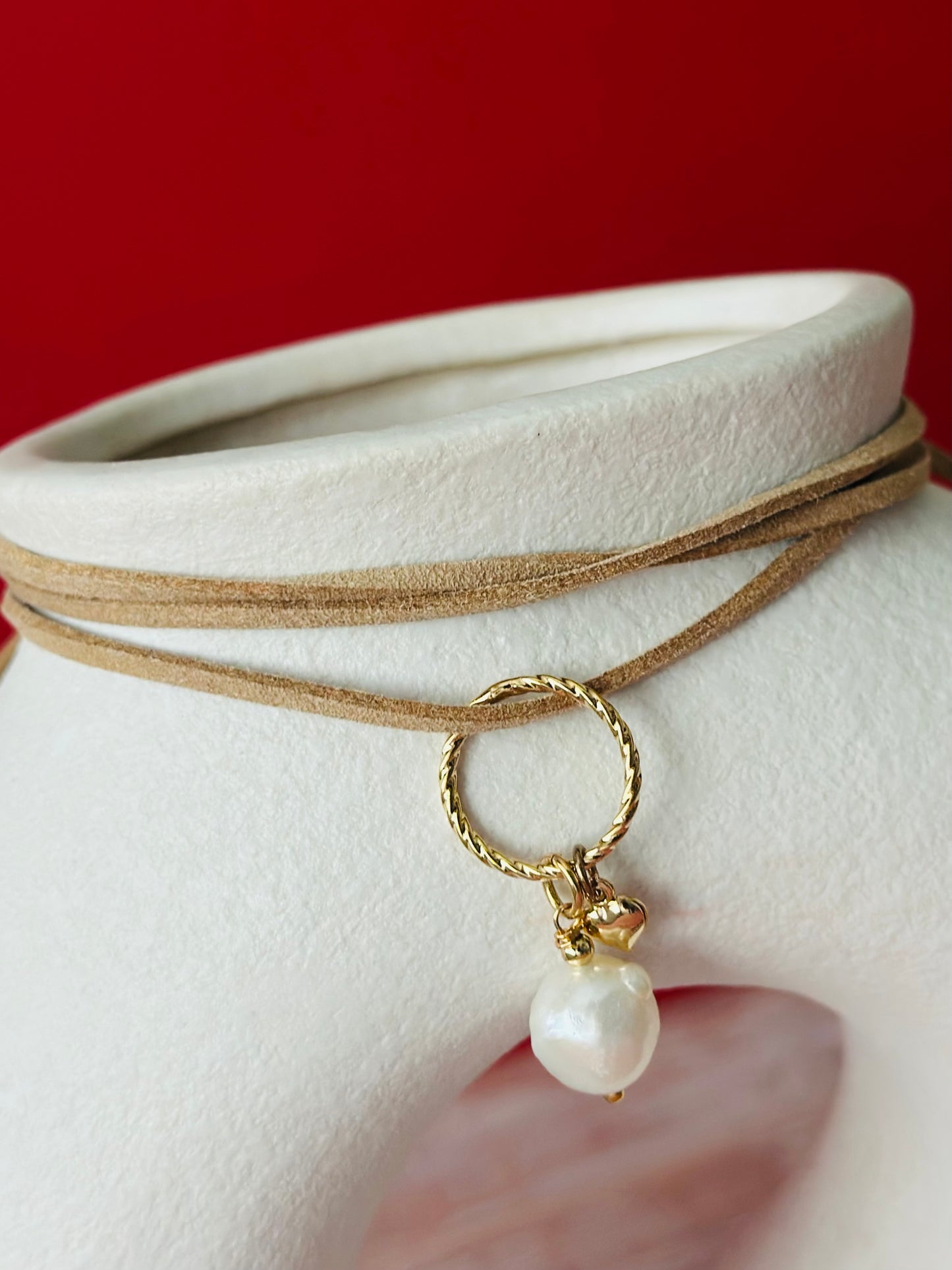 Collares de Cuero / Cream