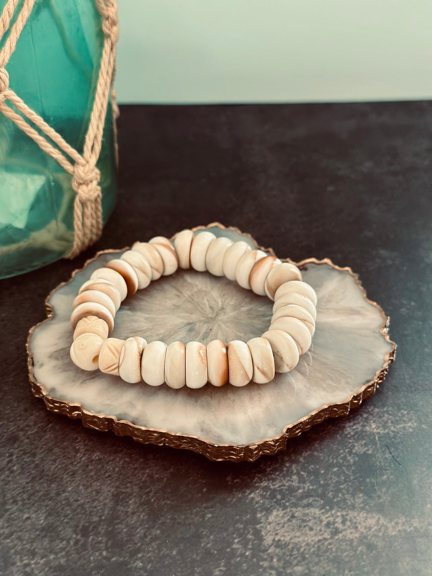 A- Pulseras de MadrePerla & Coral blanco