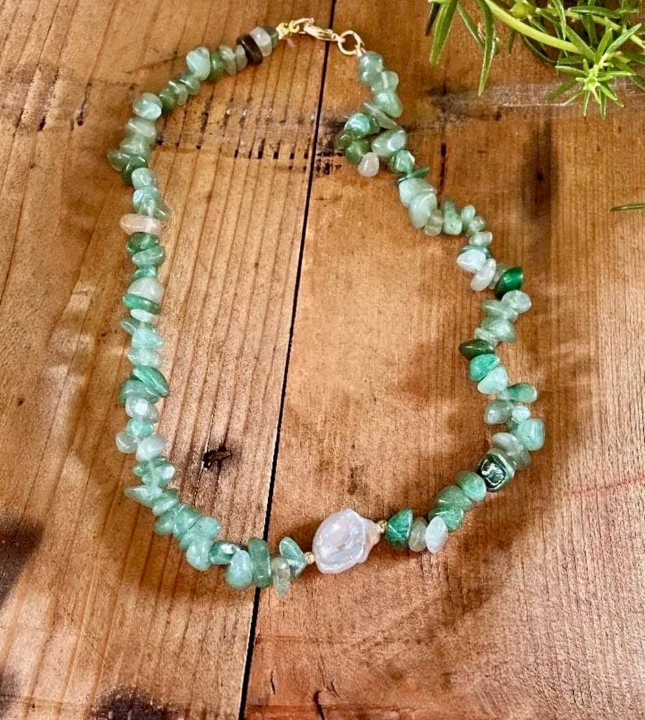 A- Collar en Piedras Jade