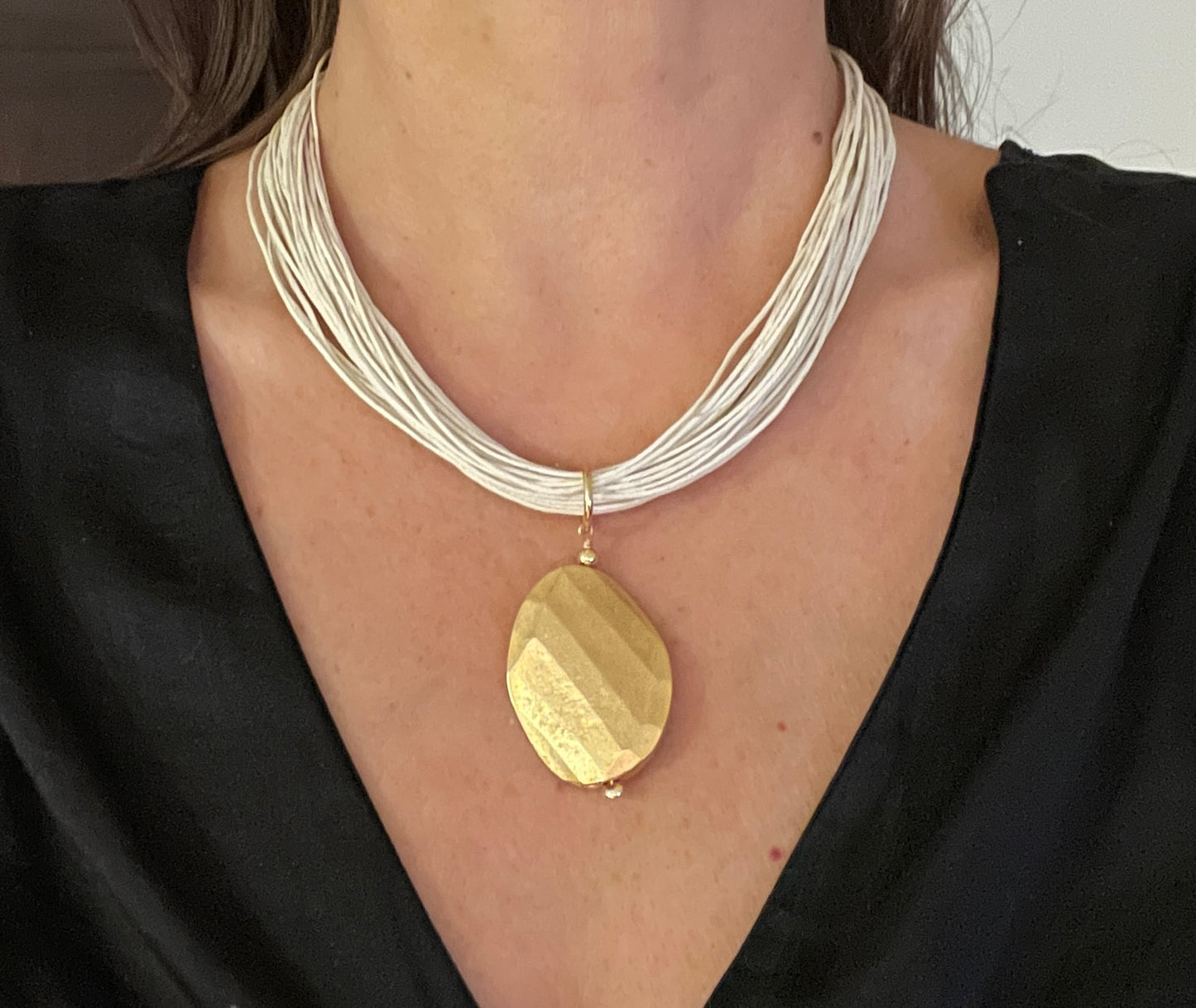 X- Collar de mecatillo blanco