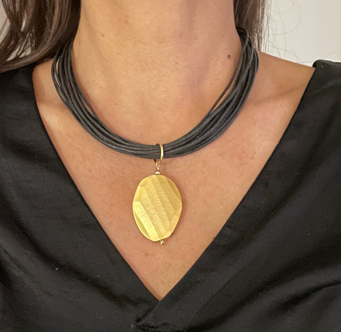 X- Collar en mecatillo negro