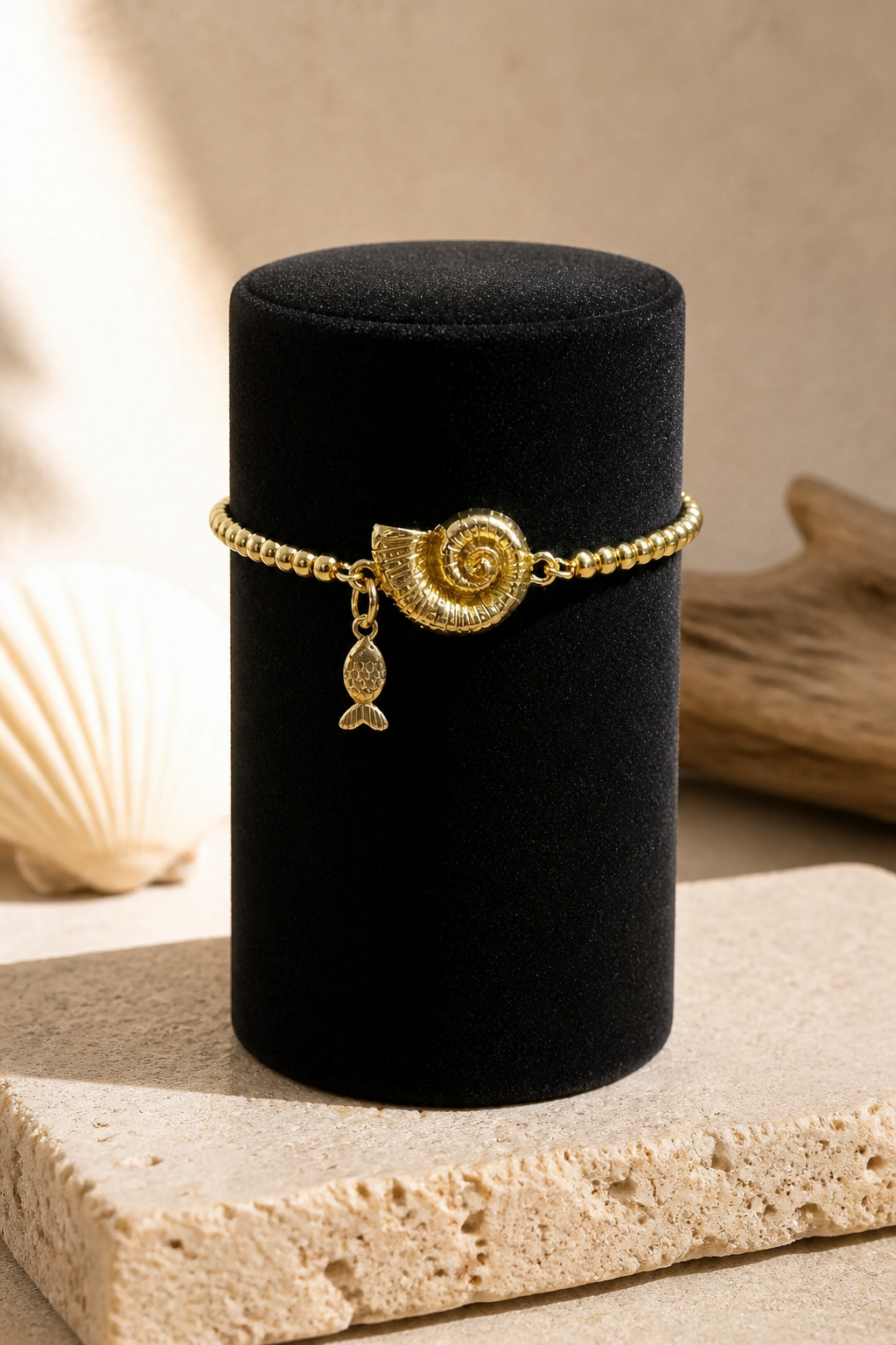 A Pulseras de cadena con dije de Caracol