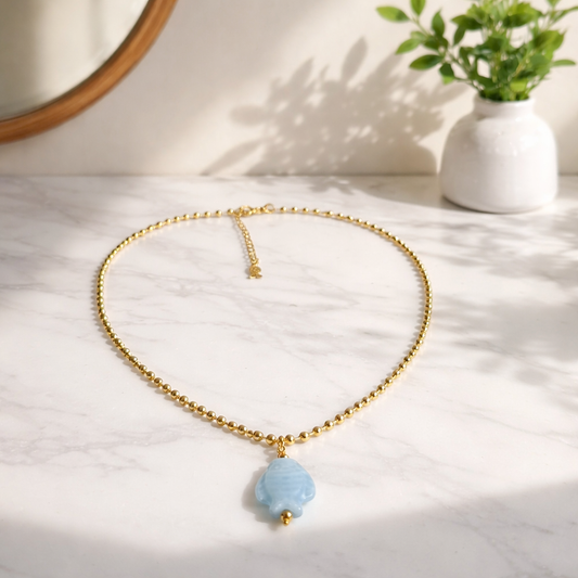 A Cadena estilo militar con baño de oro 18k y dije de Pez en cerámica