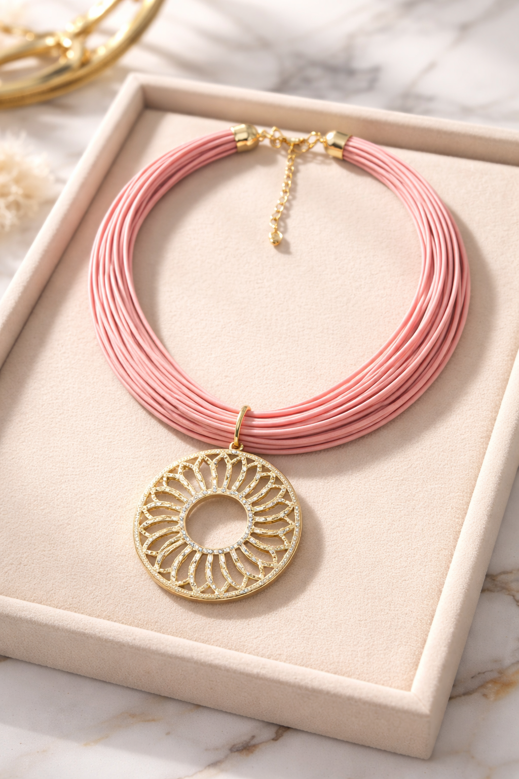 A Collar en mecatillo rosado