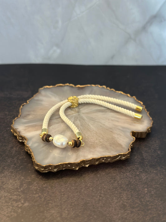 Pulseras en cordón beige con perla natural