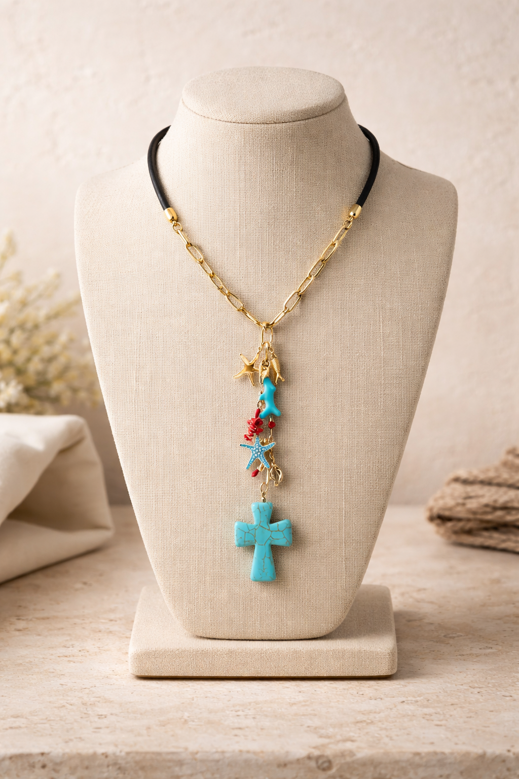 A Collar de Cuero y Cadena con dijes hermosos y Cruz Turquesa