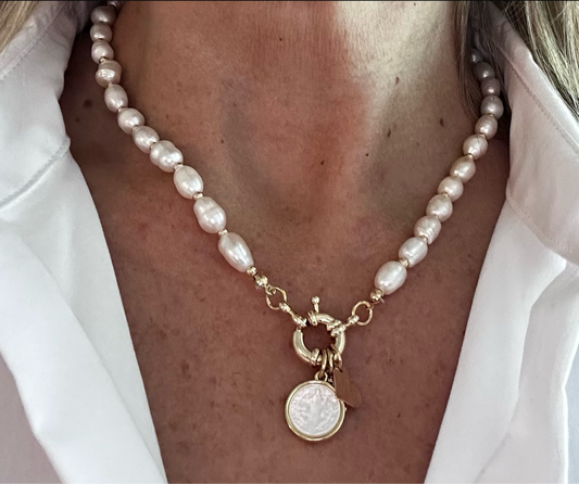 X- Collar de perlas naturales y medalla de Nacar y Rodio de San Benito