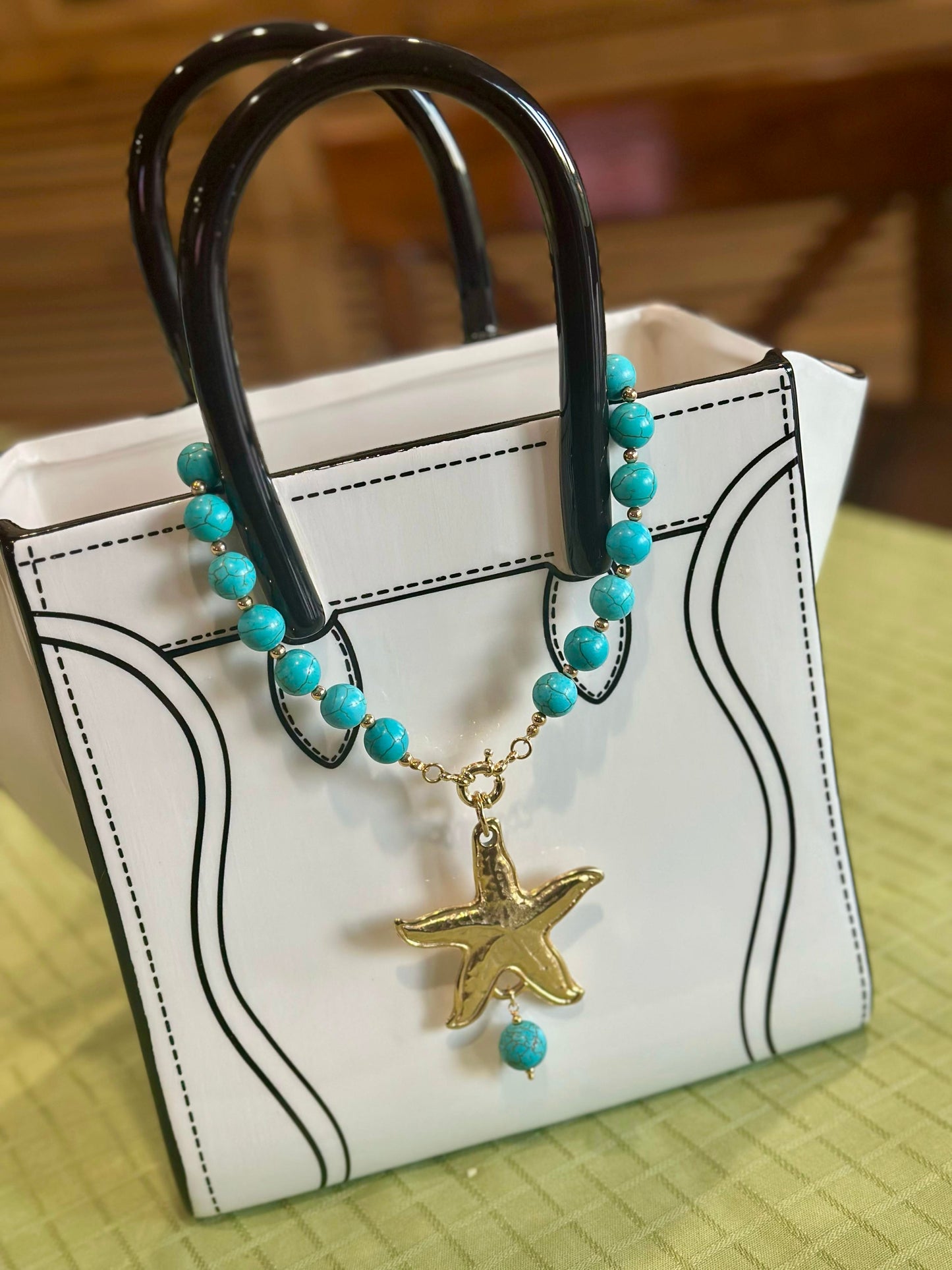 A Collar de piedras Turquesa y dije de Estrella con baño de oro 18k