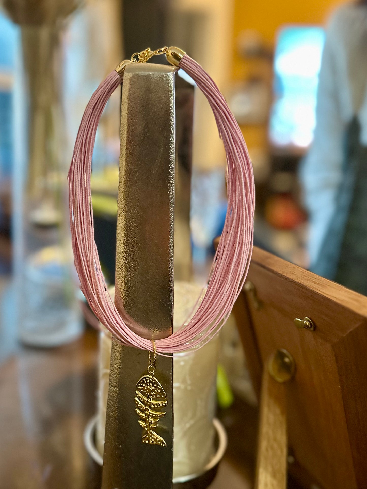 A Collar en mecatillo rosado