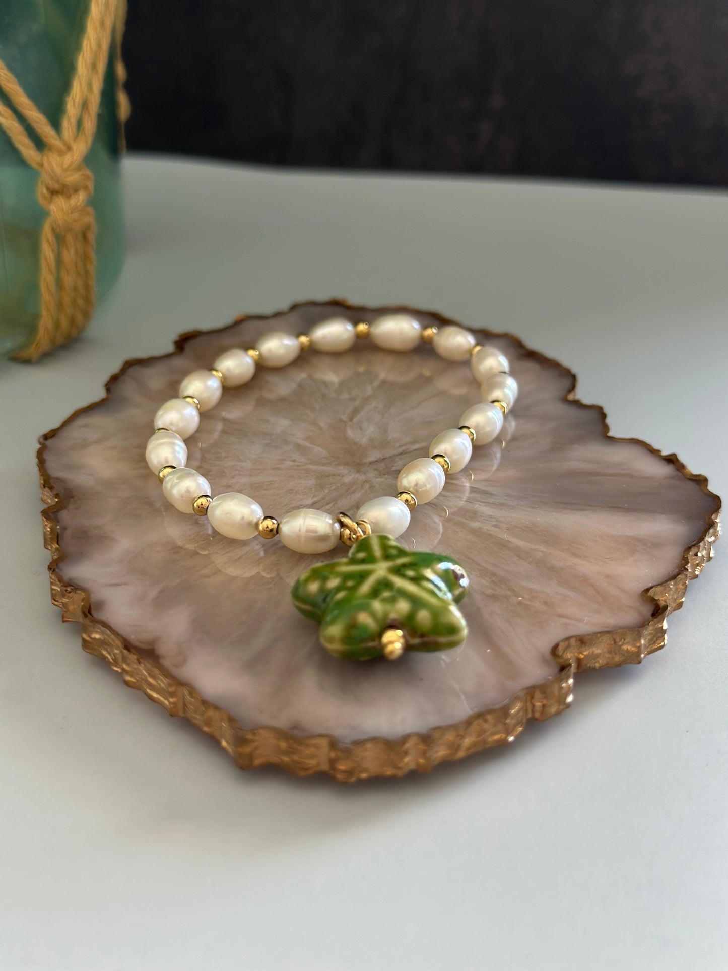 A- Pulseras de Perla natural con dijes en cerámica 🐚💚🧡