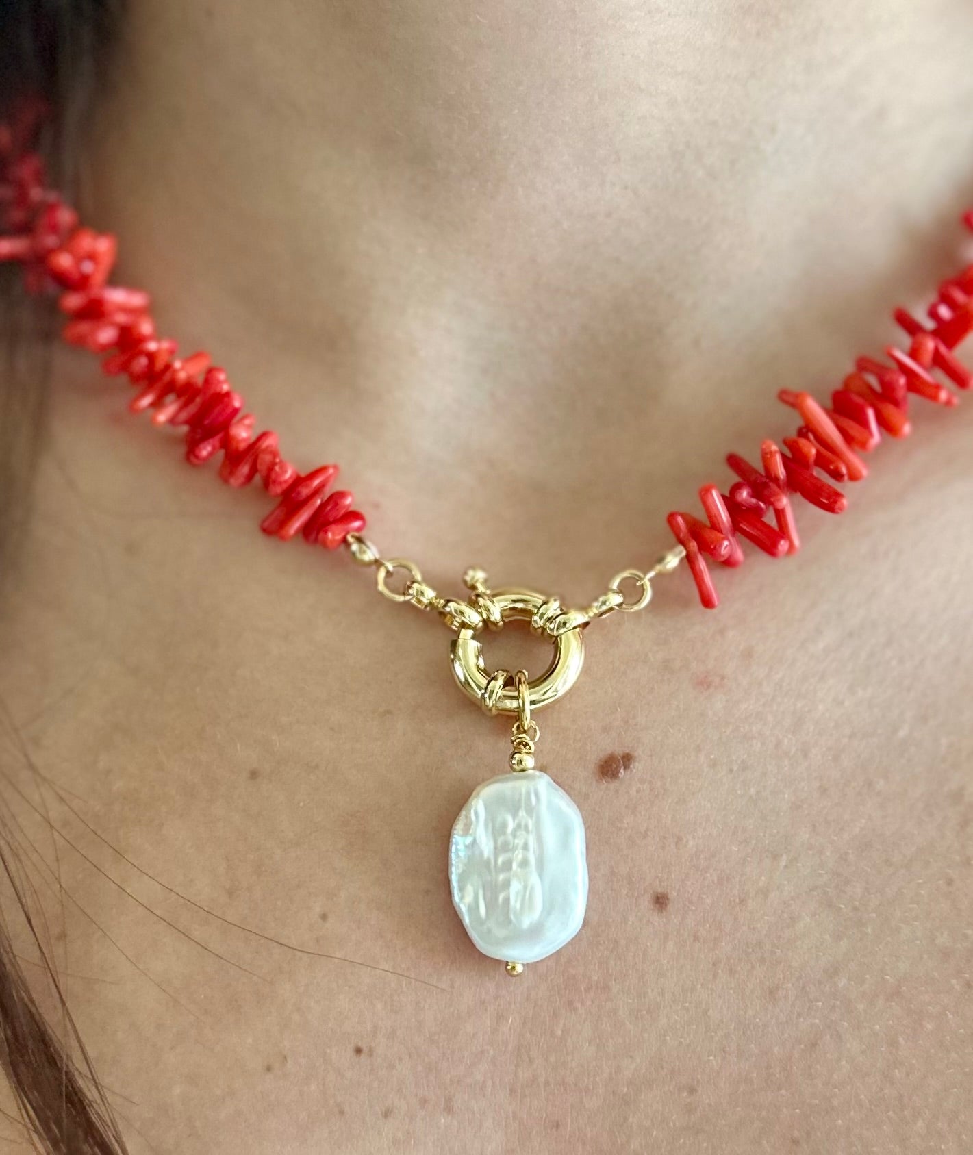 Collar de coral rojo y perla natural