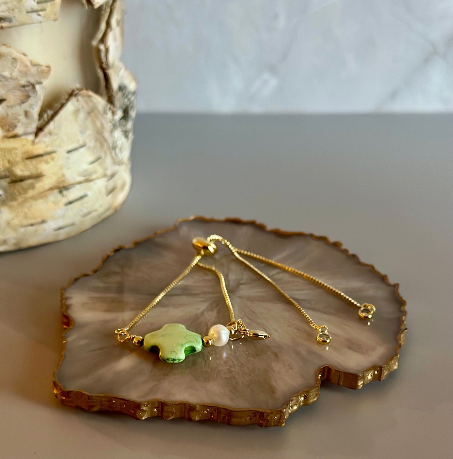 Pulseras en cadena con dijes de Cruz